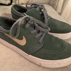 •Nike Janoski•